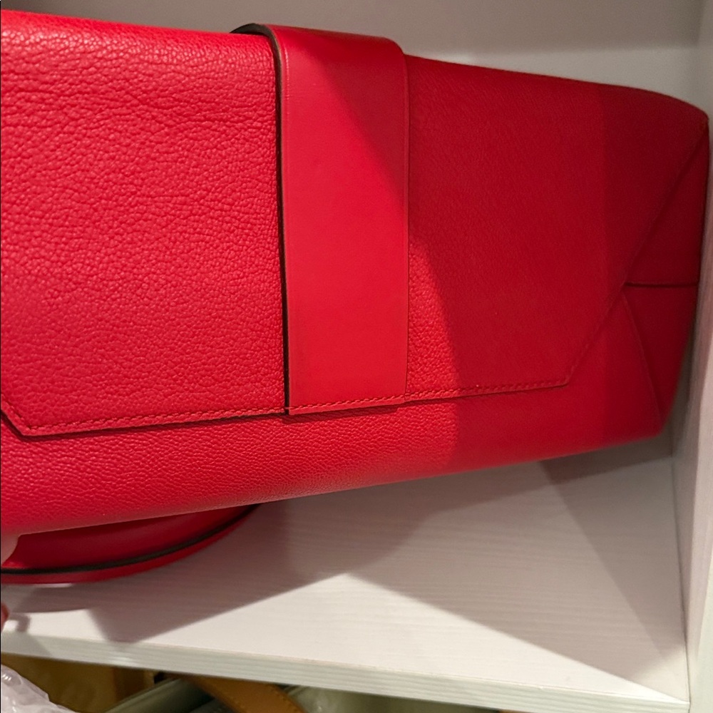 Louis Vuitton - Picture 4 of 4